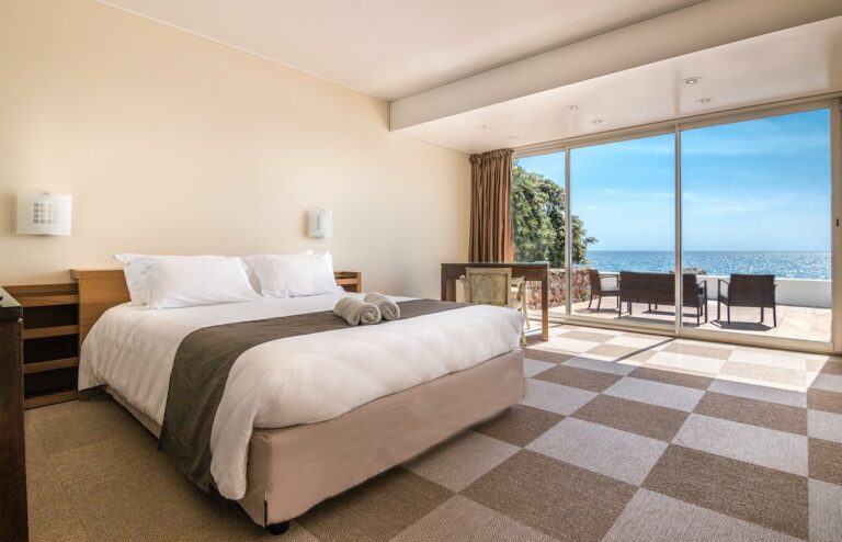 Cala di Sole beach hotel3 768x494