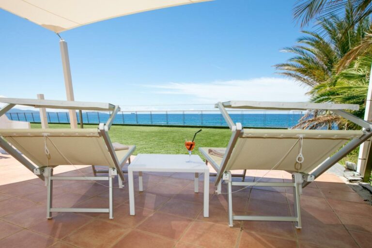 Cala di Sole beach hotel8 768x512