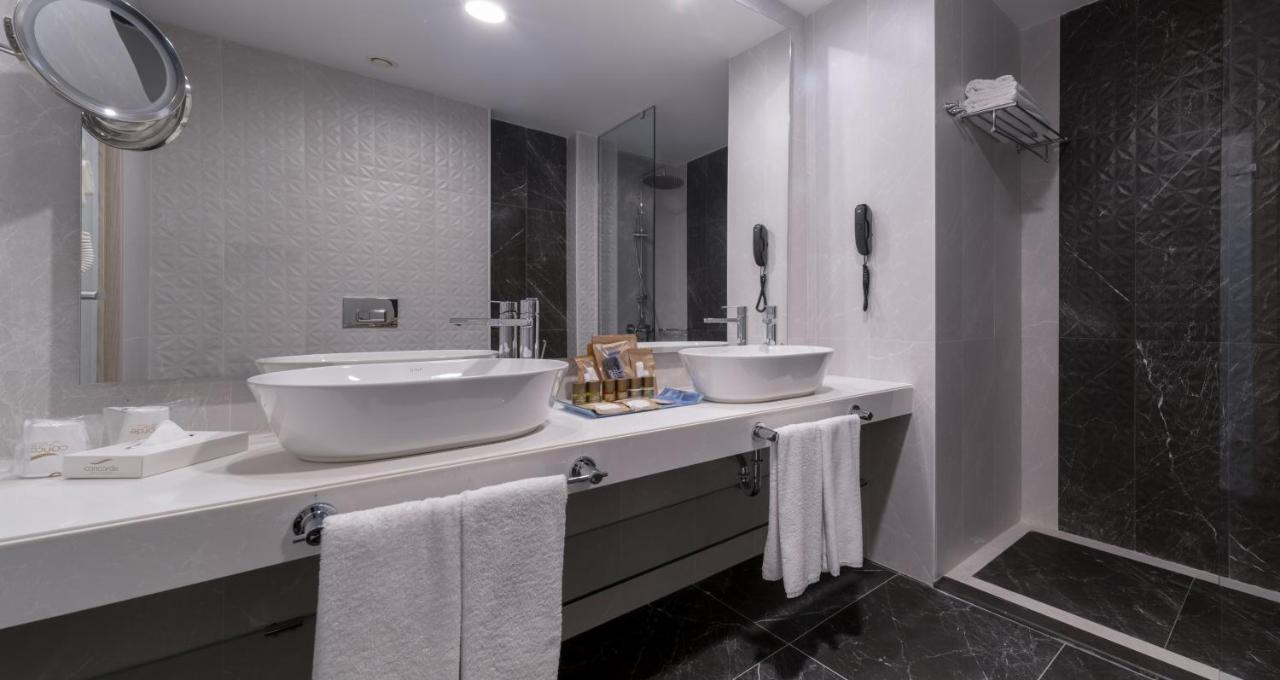 Concorde de luxe resort beach2