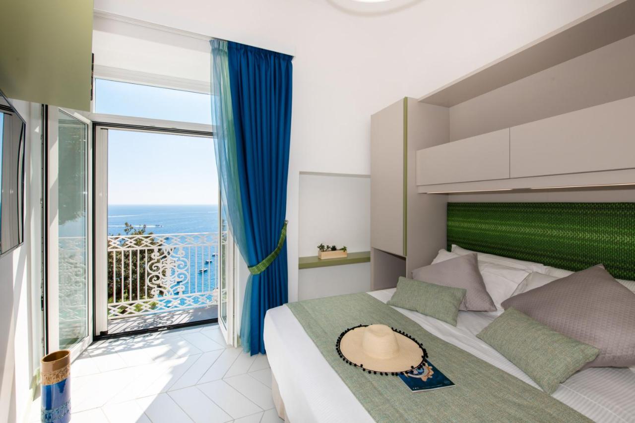 Eden roc suites beach hotel4