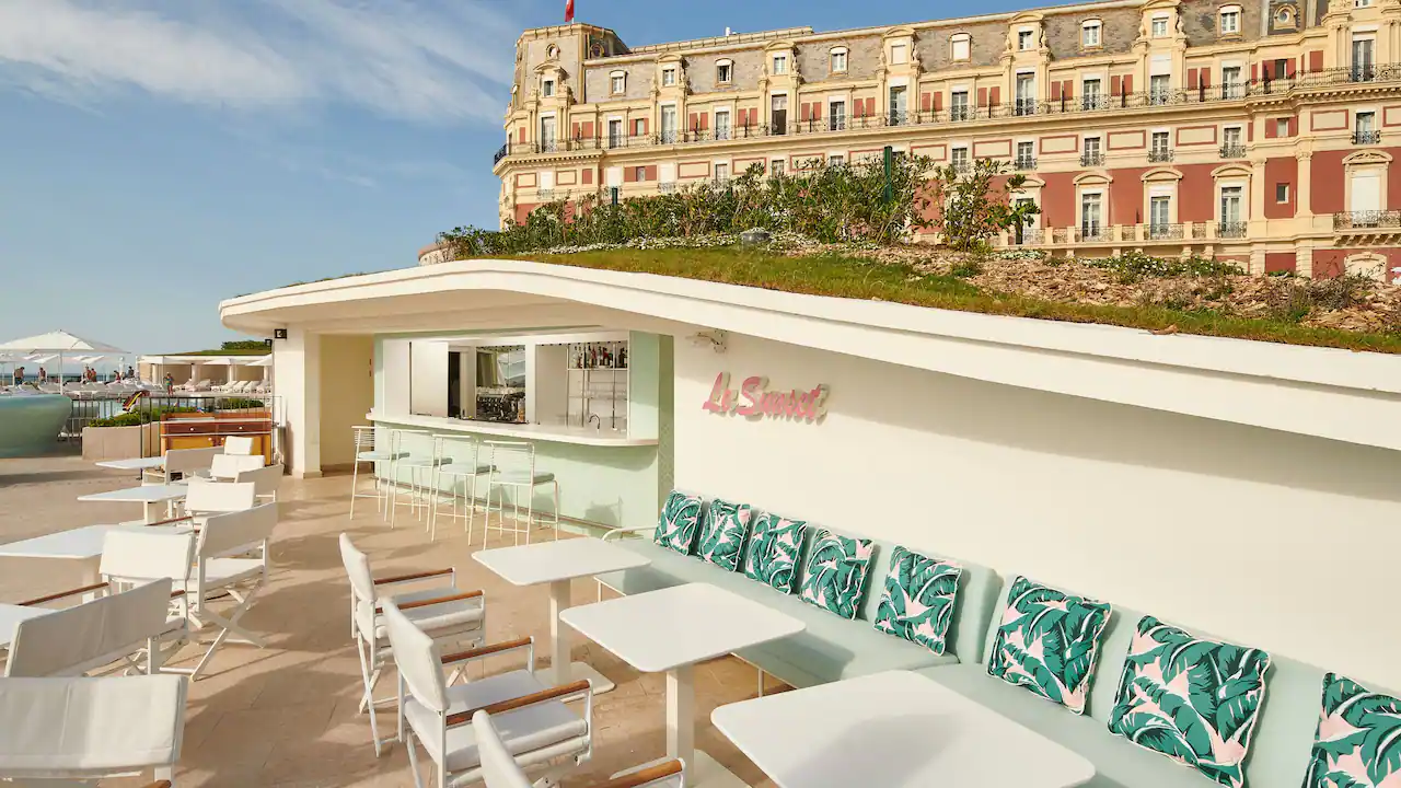 Hotel du palais beach15