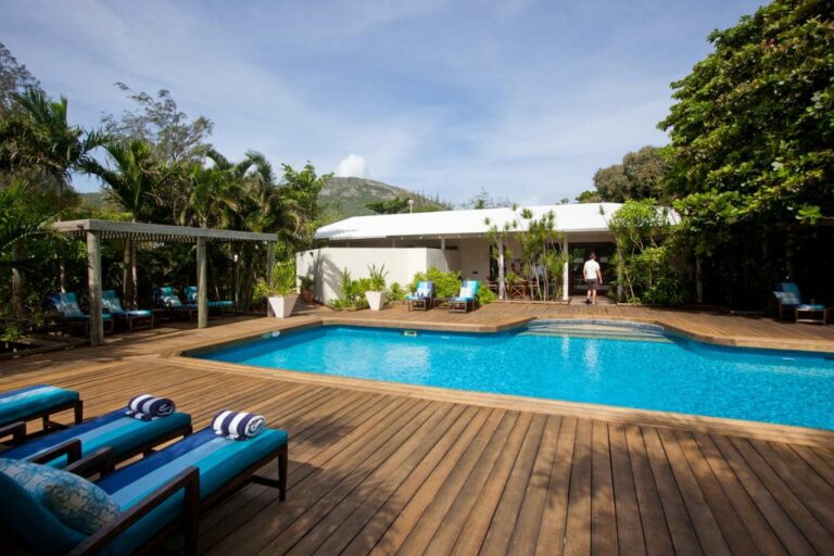 Lizard island resort beach2 768x512