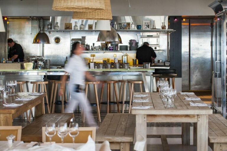 beach hotel la co o rniche10 768x511