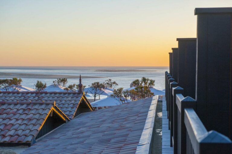 beach hotel la co o rniche11 768x512