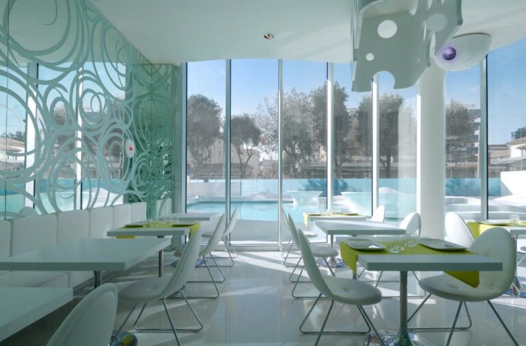 i suite beach hotel10 768x505