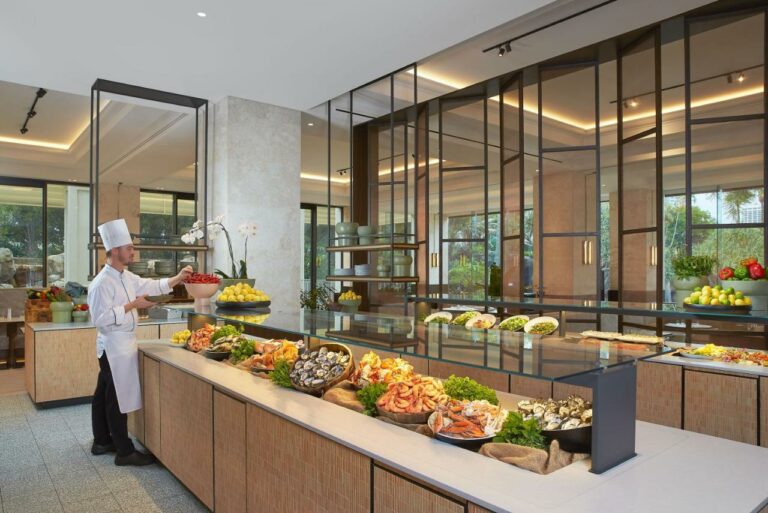 jw marriot gold coast beach resort8 768x513