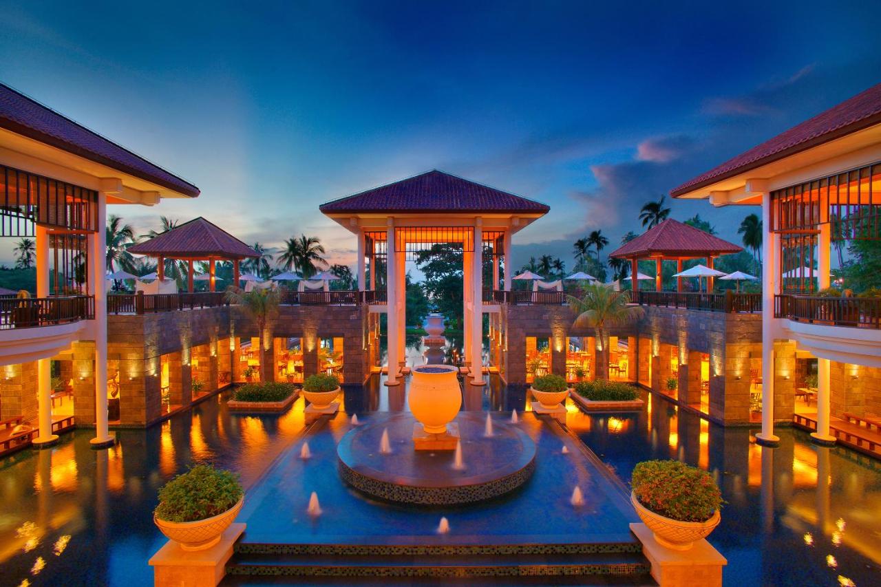 Banyan tree sanya resort spa hotel beach1