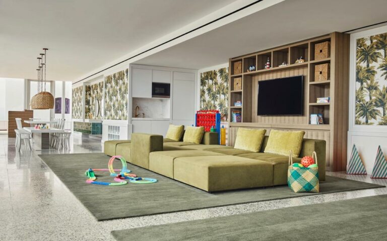 Four season at the surf club0 768x480