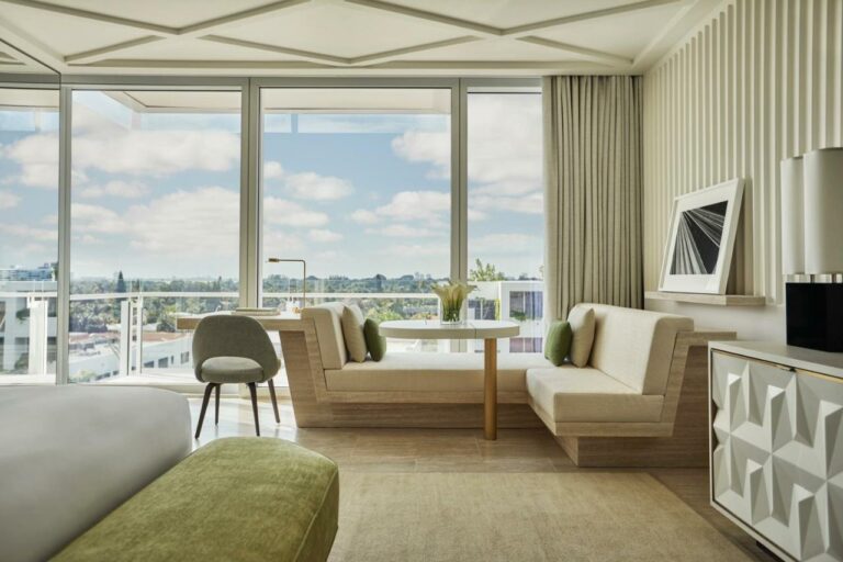 Four season at the surf club3 768x512