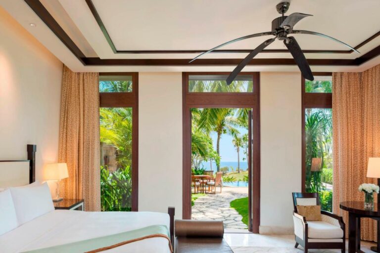 St Regis Sanya Yalong Bay Resort beach1 768x512