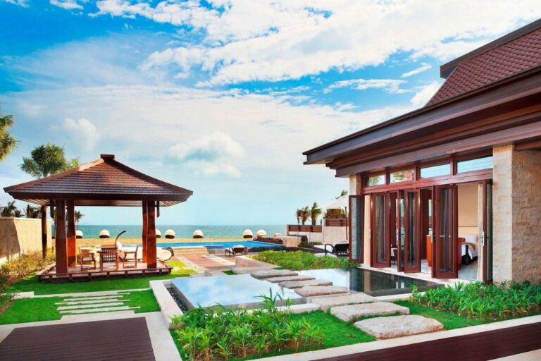 St Regis Sanya Yalong Bay Resort beach11 768x512