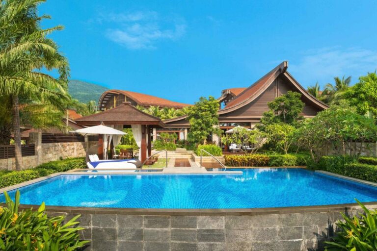 St Regis Sanya Yalong Bay Resort beach2 768x512