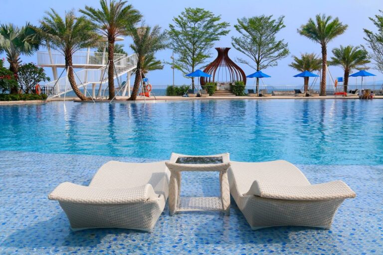 The Intercontinental Shenzhen Dameisha Resort beach19 768x512