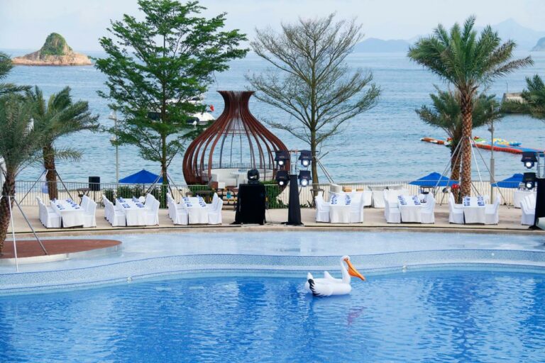 The Intercontinental Shenzhen Dameisha Resort beach5 768x512