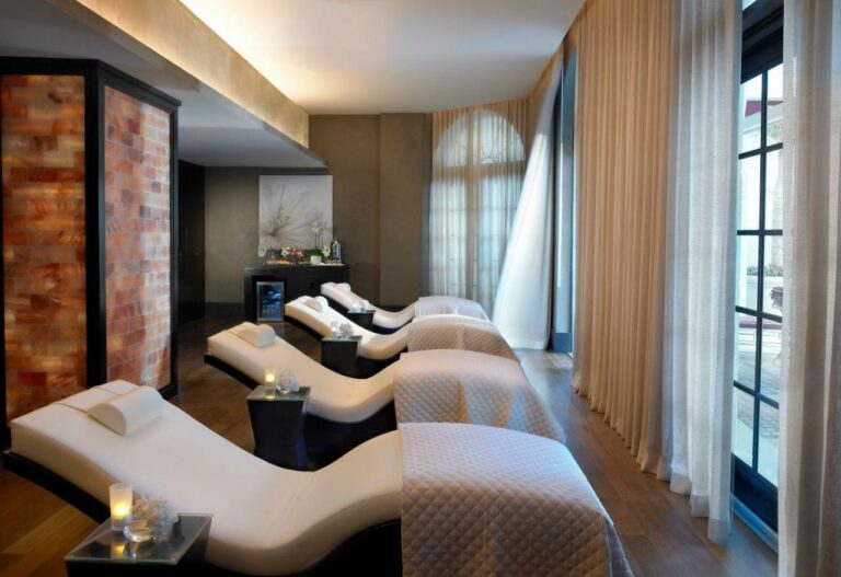 acqualina resort spa on the beach miami7 768x527