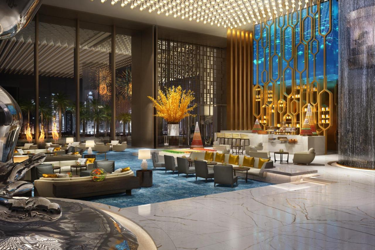 atlantis the royal beach hotel0