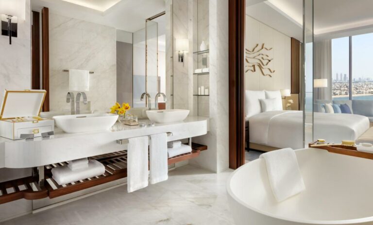 atlantis the royal beach hotel2 768x463