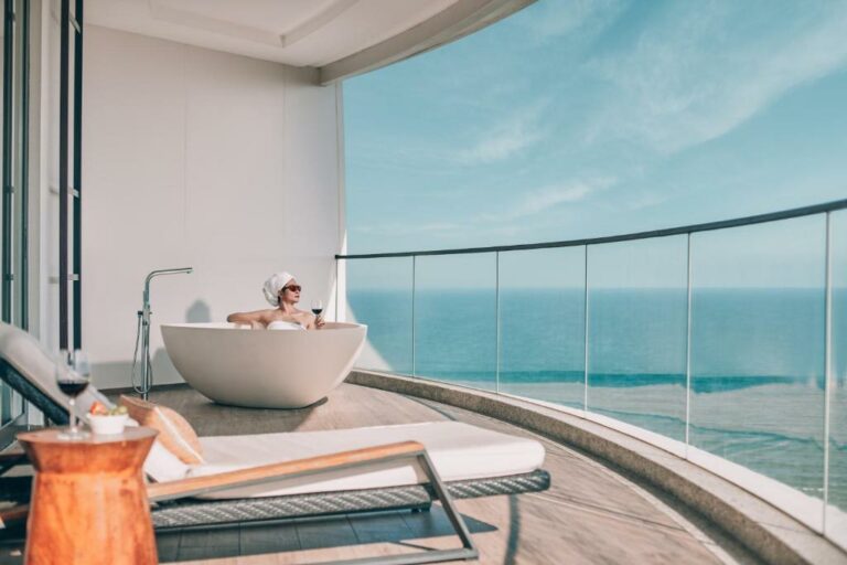 crowne plaza sanya haitang bay beach resort0 768x512