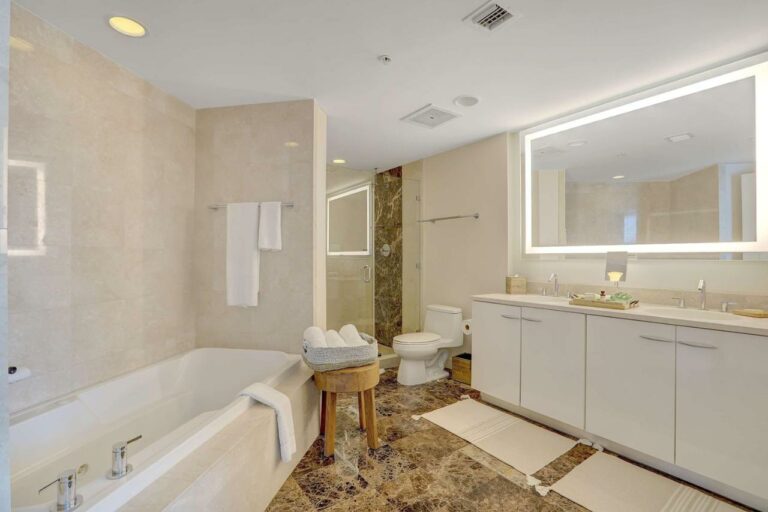 hilton fort lauderdale beach resort17 768x512