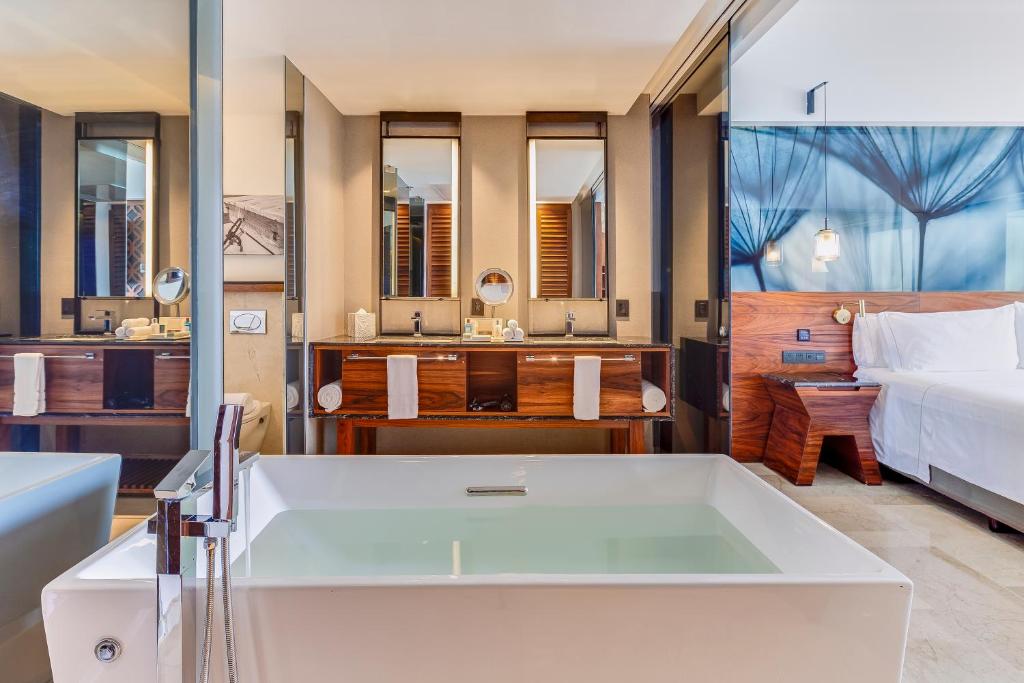 live aqua breach resort cancun beach hotel mexico2