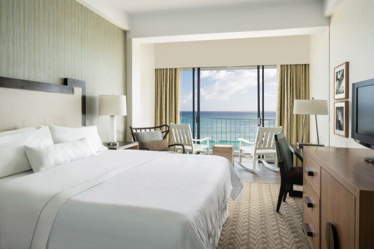 moana surfrider a westin resort spa waikiki beach hotel15 768x512