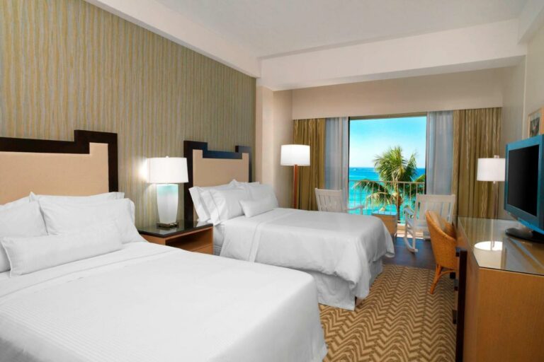 moana surfrider a westin resort spa waikiki beach hotel17 768x512