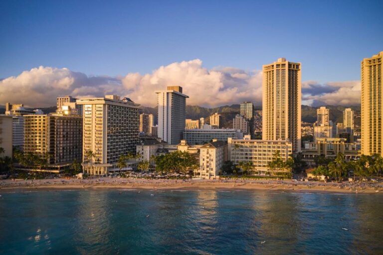 moana surfrider a westin resort spa waikiki beach hotel2 768x512