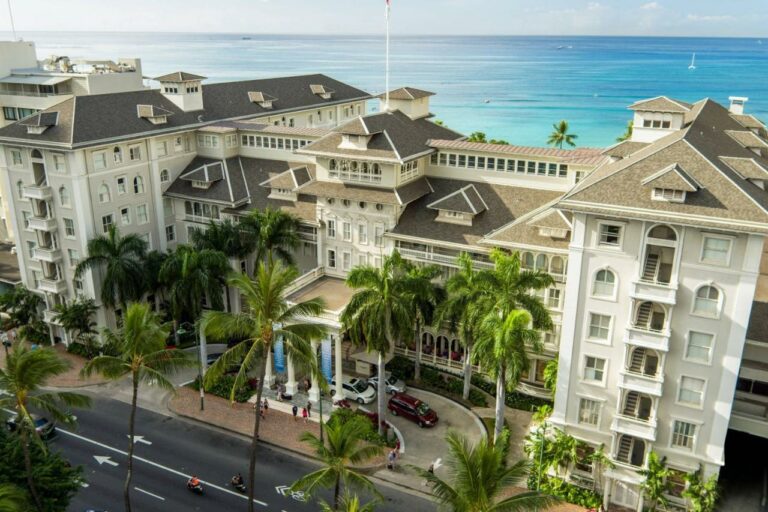 moana surfrider a westin resort spa waikiki beach hotel8 768x512