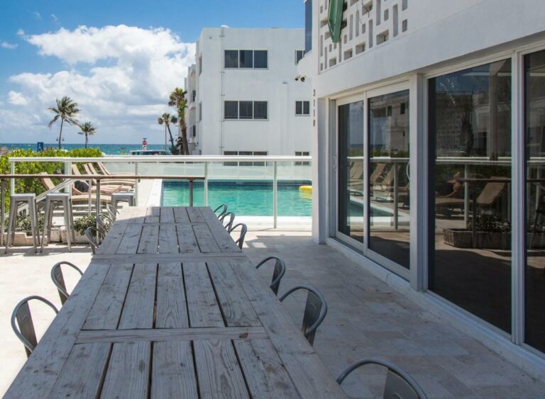 premiere hotel beach0 768x563