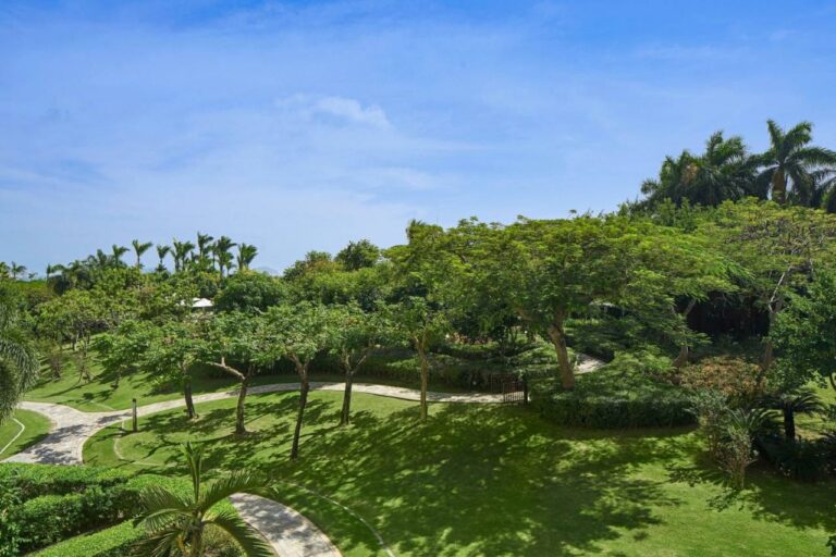 sanya marriott yalong bay resort spa beach10 768x512