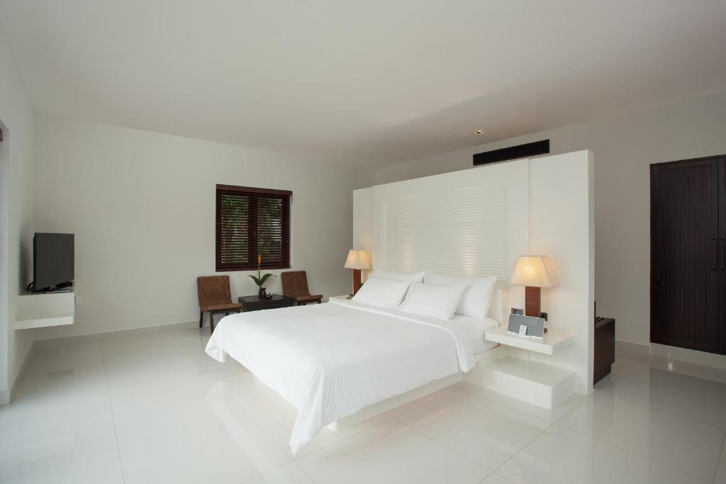 the racha beach hotel thailand10