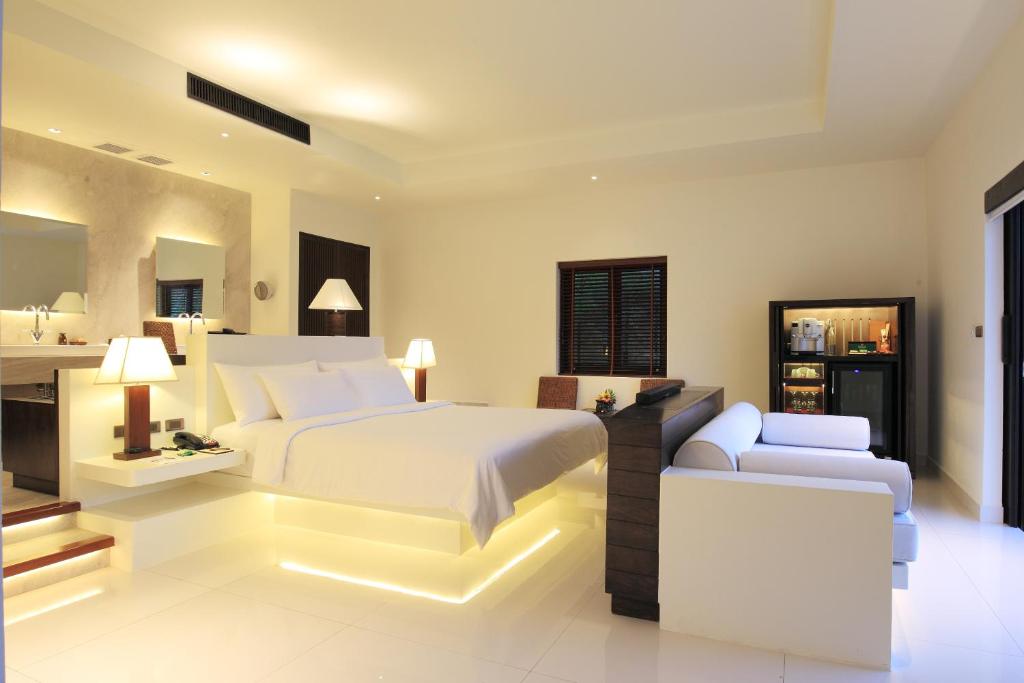 the racha beach hotel thailand12