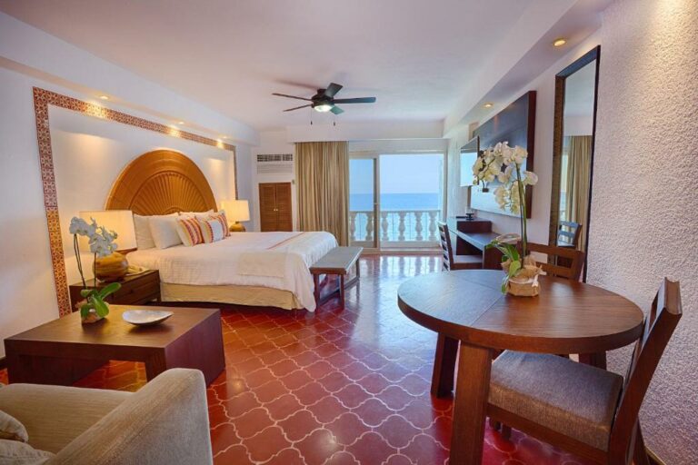 hotel costa sur puerto vallarta 2.jpg 768x512