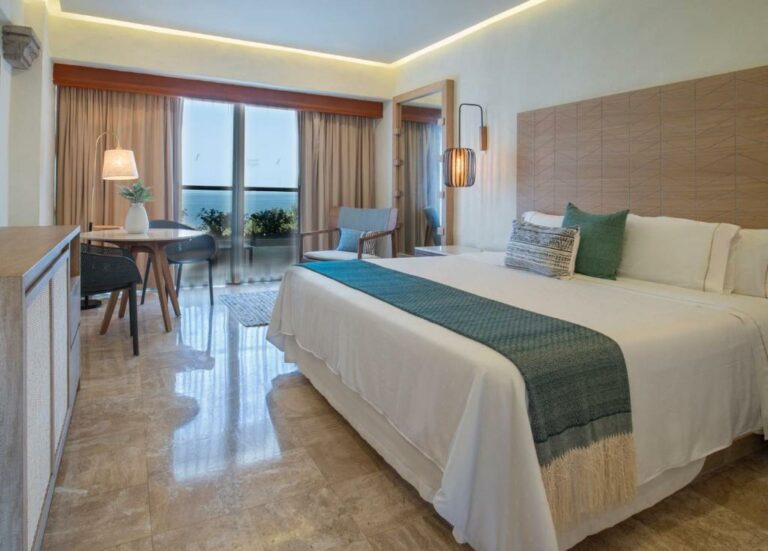 hotel fiesta americana puerto vallarta 4.jpg 768x551