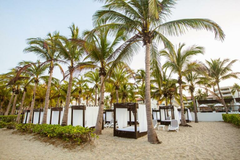 hotel occidental puerto vallarta 2.jpg 768x512