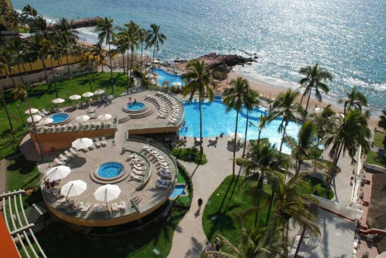 hotel sunset puerto vallarta 10.jpg 768x514