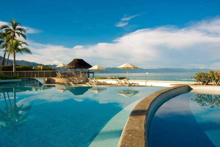 hotel sunset puerto vallarta 2.jpg 768x512