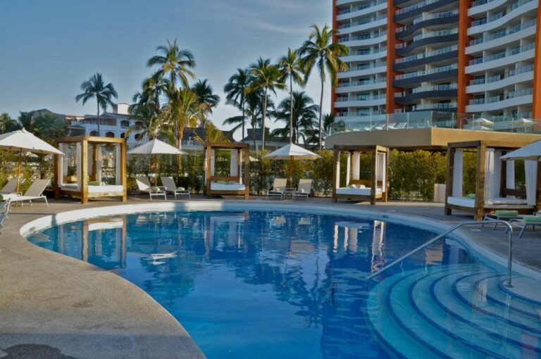 hotel sunset puerto vallarta 9.jpg 768x510