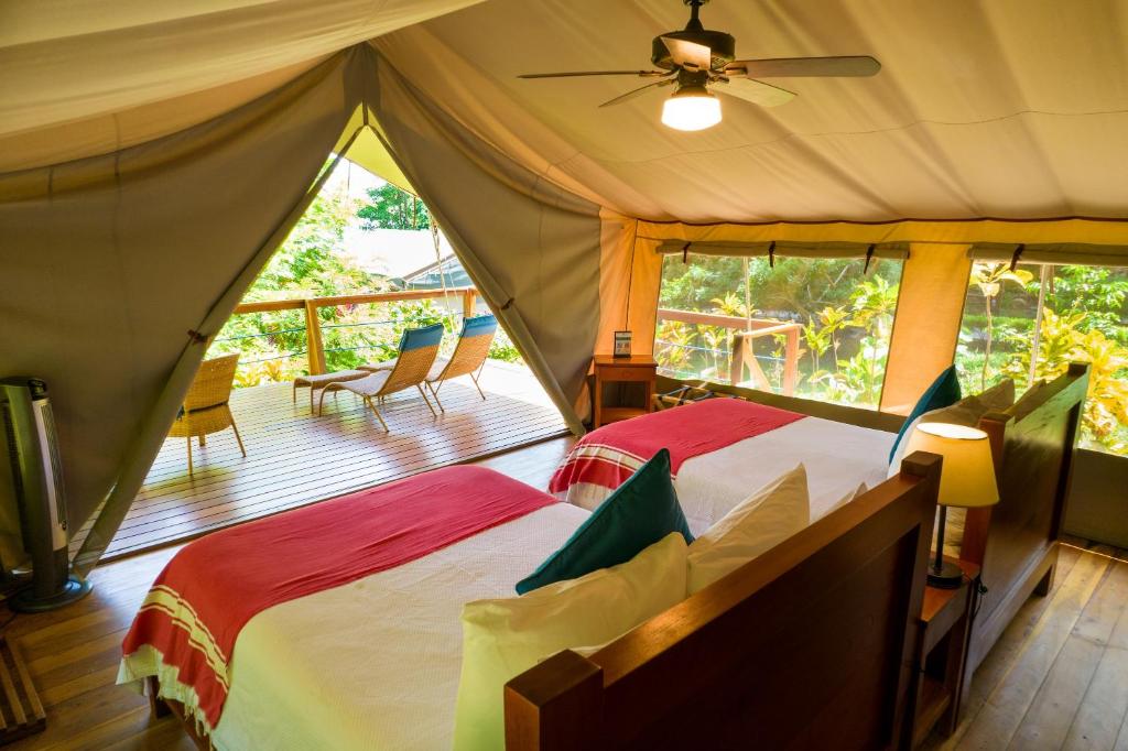 isla chiquita glamping beach hotel costa rica12
