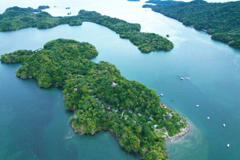 isla chiquita glamping beach hotel costa rica2 768x512