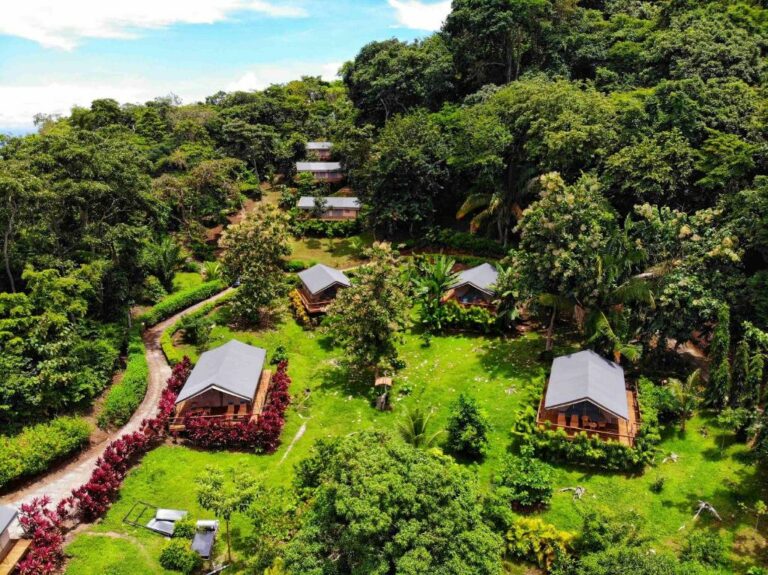 isla chiquita glamping beach hotel costa rica4 768x575
