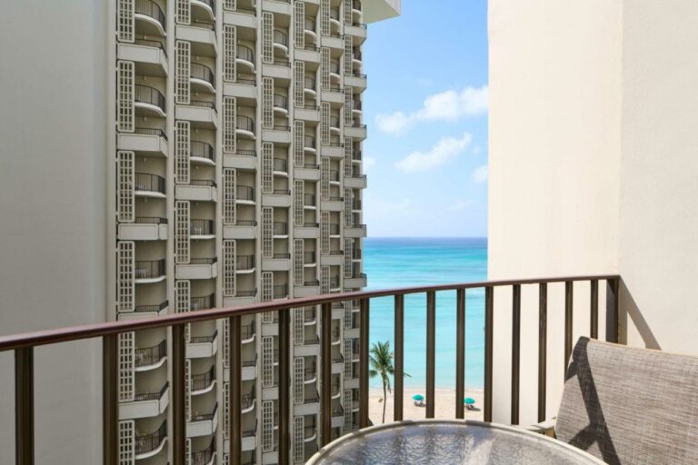 outrigger waikiki beach resort3 768x512