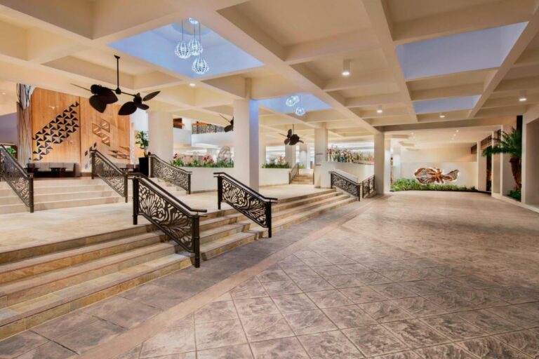 waikiki beach marriott resort spa0 768x512