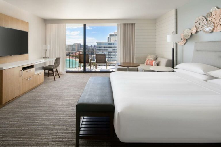 waikiki beach marriott resort spa15 768x512