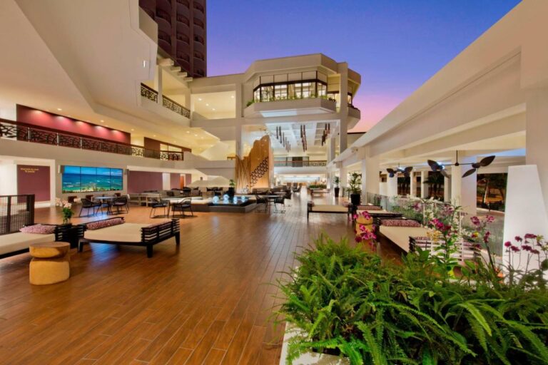 waikiki beach marriott resort spa2 768x512