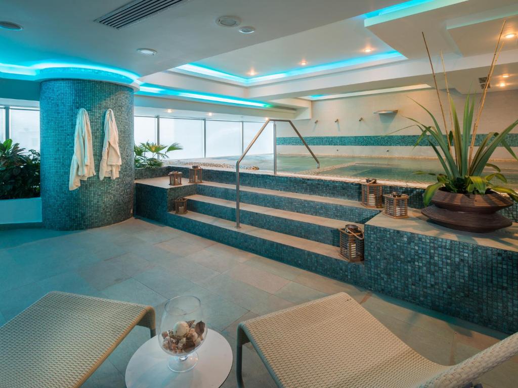 hoel las americas torre del mar 5