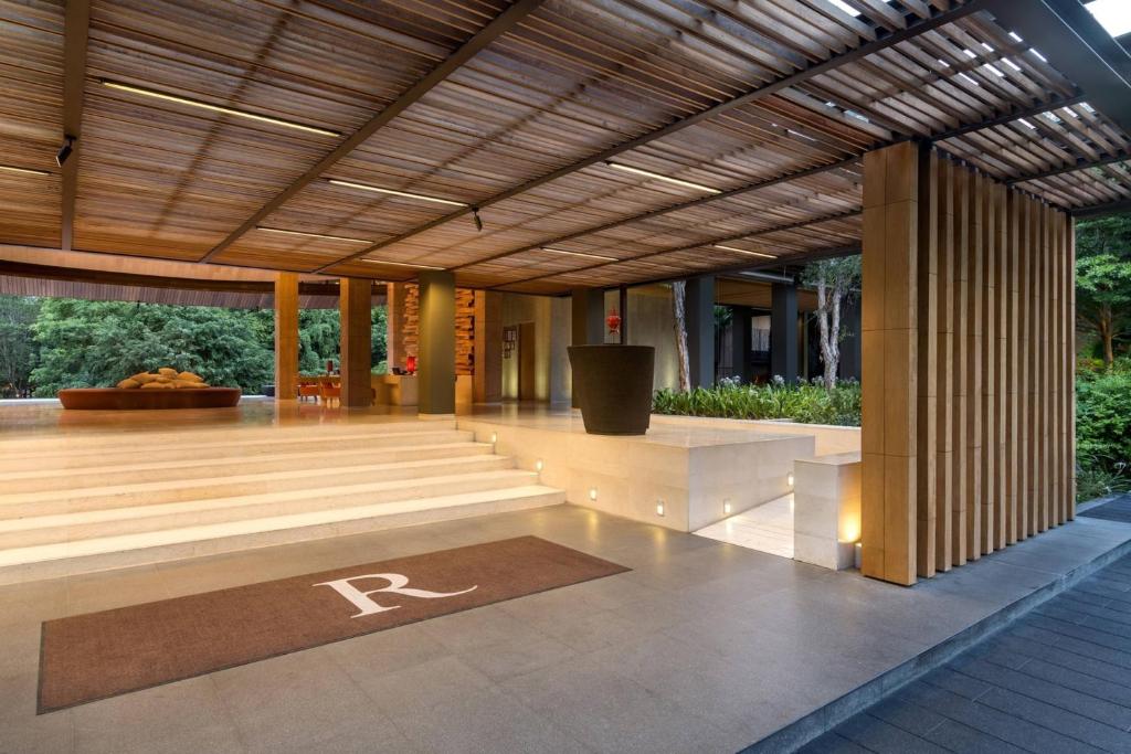 hotel renaissance phuket 5