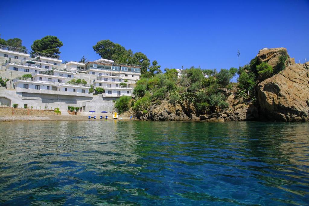 blue bay cefalu beach hotel sicily