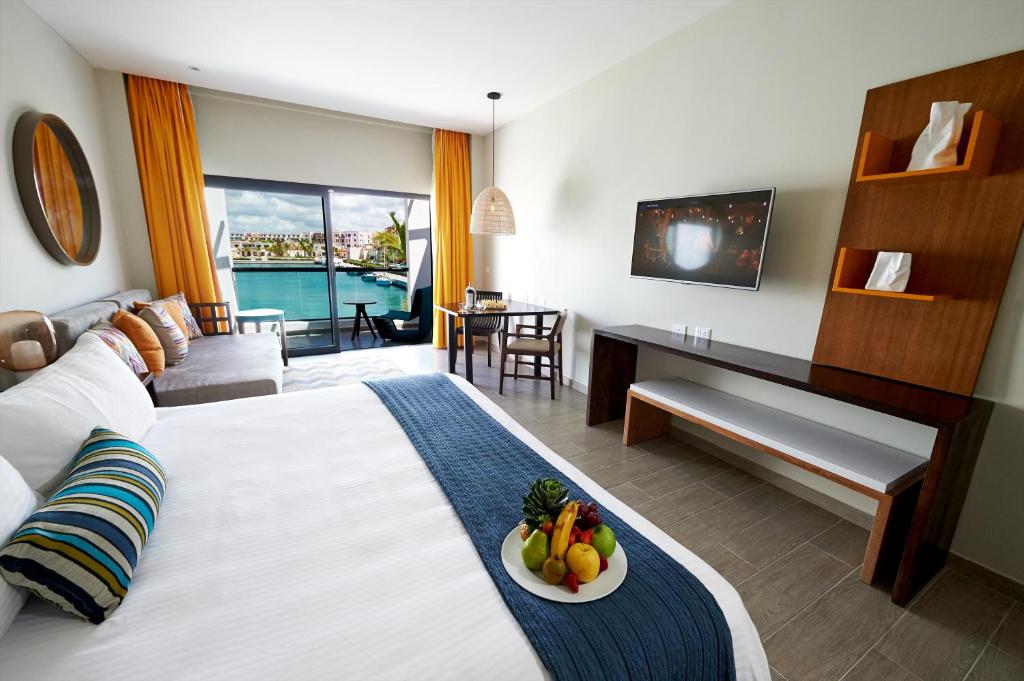 hotel trs waterfront marina hotel punta cana 6