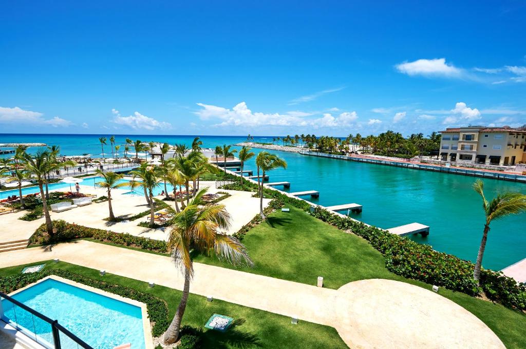 hotel trs waterfront marina hotel punta cana 9